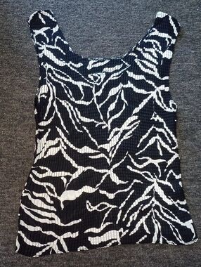 Black & White Abstract Print Tank Top - Women's Sleeveless Top